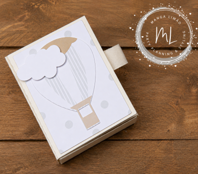Caixa decorativa de papel com balão de ar quente e nuvem desenhada