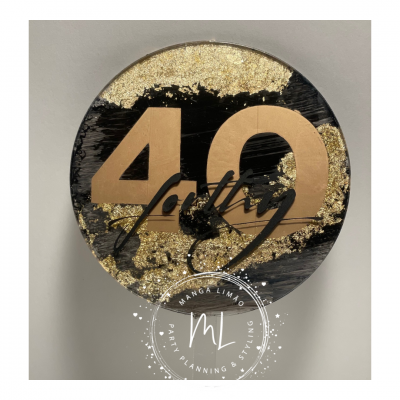 Disco redondo decorativo preto e dourado com números 40 e texto party