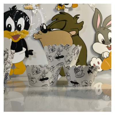 Formas de papel para cupcakes com desenhos da Looney Tunes em preto e branco