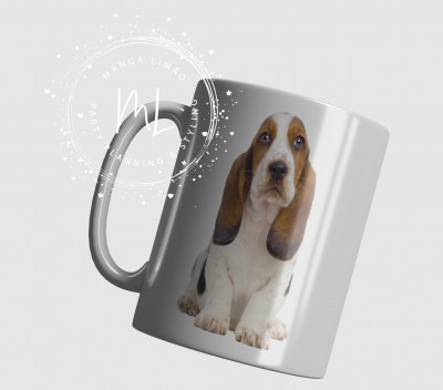 Caneca branca com imagem de cão Basset Hound