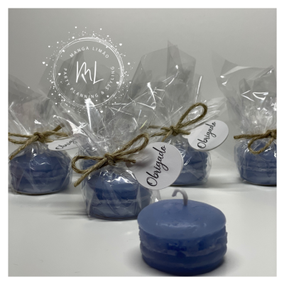 Velas azuis pequenas embaladas com etiqueta 'Obrigado'