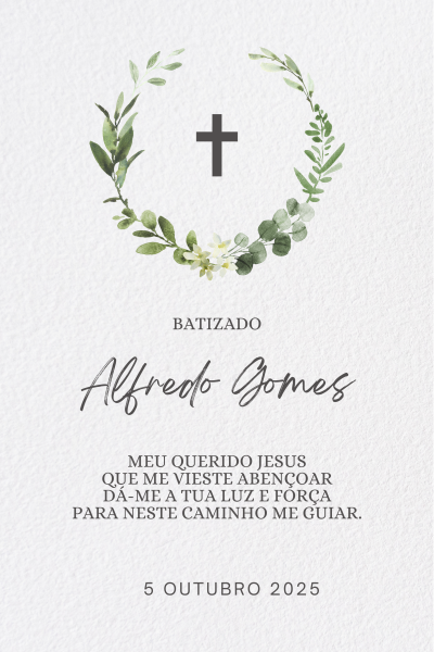 Convite de batizado com coroa de folhas verdes, cruz preta e texto em português.