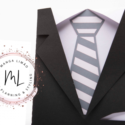 Cartão feitio de fato preto com gravata cinza às riscas e logótipo MANGA LIMÃO