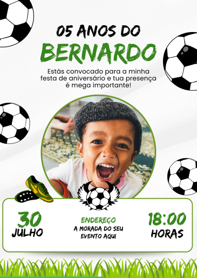Convite de aniversário com tema futebol para Bernardo de 5 anos, com imagem de criança, bolas de futebol e texto em verde e preto