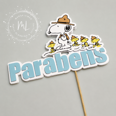 Cartaz de aniversário Snoopy e Woodstocks com texto Parabéns