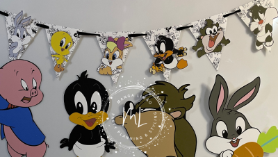 Guirlanda decorativa com personagens de desenhos animados da Warner Bros em papel