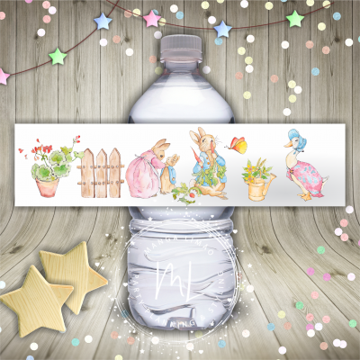 Garrafa de água decorada com rótulo ilustrado com animais e flores