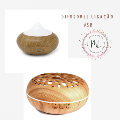 Dois difusores de aroma em madeira clara com ligação USB e selo Manga Limão