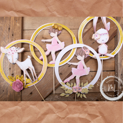Decorações infantis em madeira com aros amarelos e brancos, flores e figuras de menina, cervo e coelho