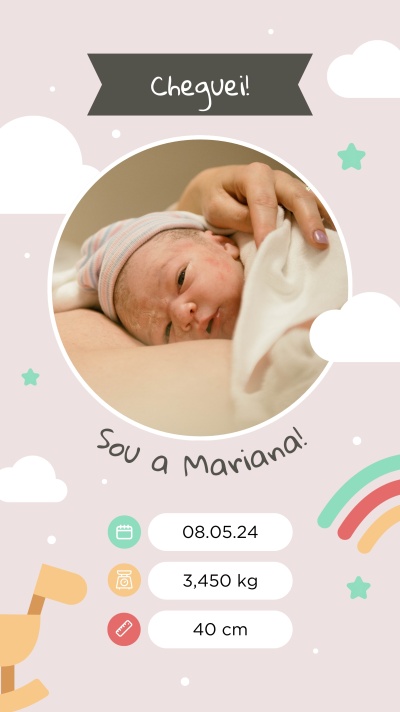 Anúncio de nascimento de bebé com decoração infantil e foto do bebé