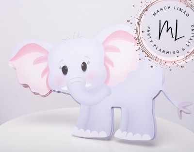 Figura decorativa lilás de elefante com orelhas cor de rosa e olhos grandes