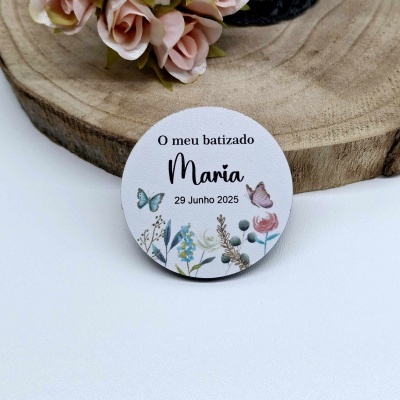 Botton redondo branco com texto e decoração floral