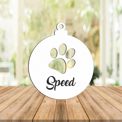 Pingente branco redondo com pata de animal e palavra Speed