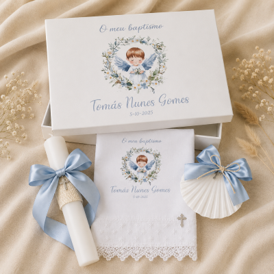 Conjunto de batismo com vela, toalha, concha e caixa personalizada em tecido e cartolina
