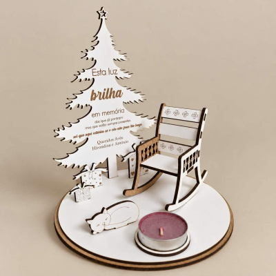 Decoração em madeira de árvore de Natal, cadeira de baloiço, gato, presentes e vela