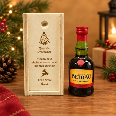 Mini garrafa licor Beirão com caixa de madeira gravada com mensagem de Natal para professor