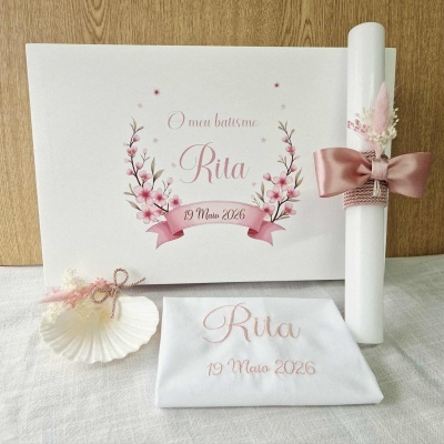 Conjunto de batismo com cartaz, vela decorada, lenço bordado e concha decorativa