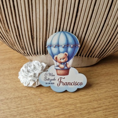 Lembrança de batizado com urso em balão azul e nome Francisco