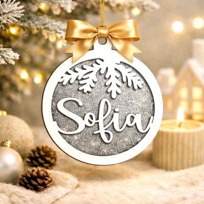 Ornamento de Natal redondo branco com nome Sofia e laço dourado