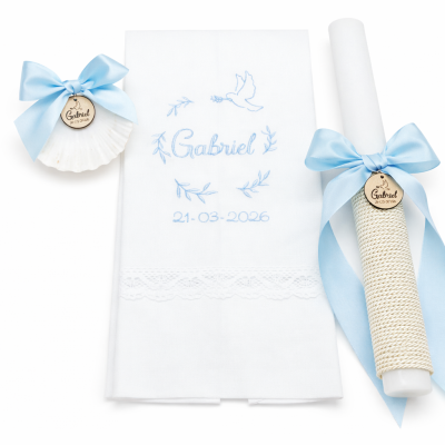 Conjunto de batismo com vela, toalha e concha decorados em branco e azul