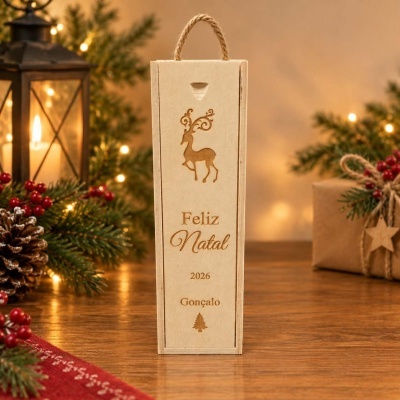 Caixa de madeira decorativa com gravação natalícia e alça de corda