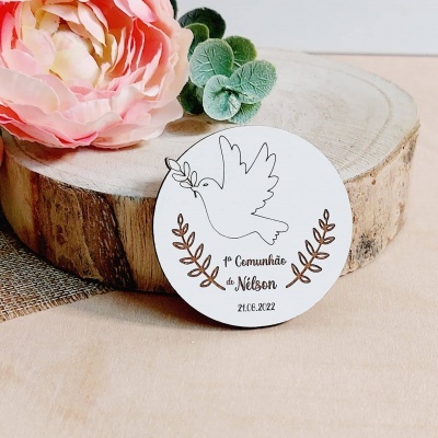 Etiqueta decorativa para comunhão com desenho de pomba e texto em português