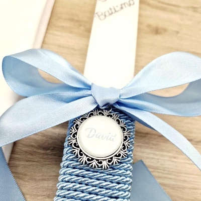 Vela azul clara com laço e medalhão David