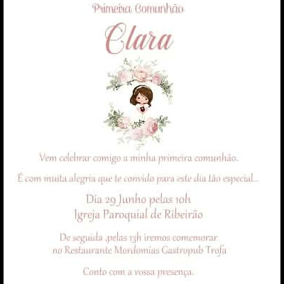 Convite de Primeira Comunhão com menina e flores, texto em rosa num fundo branco.