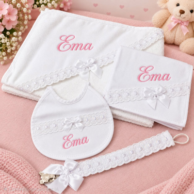 Conjunto de acessórios de bebé com o nome Ema bordado em rosa