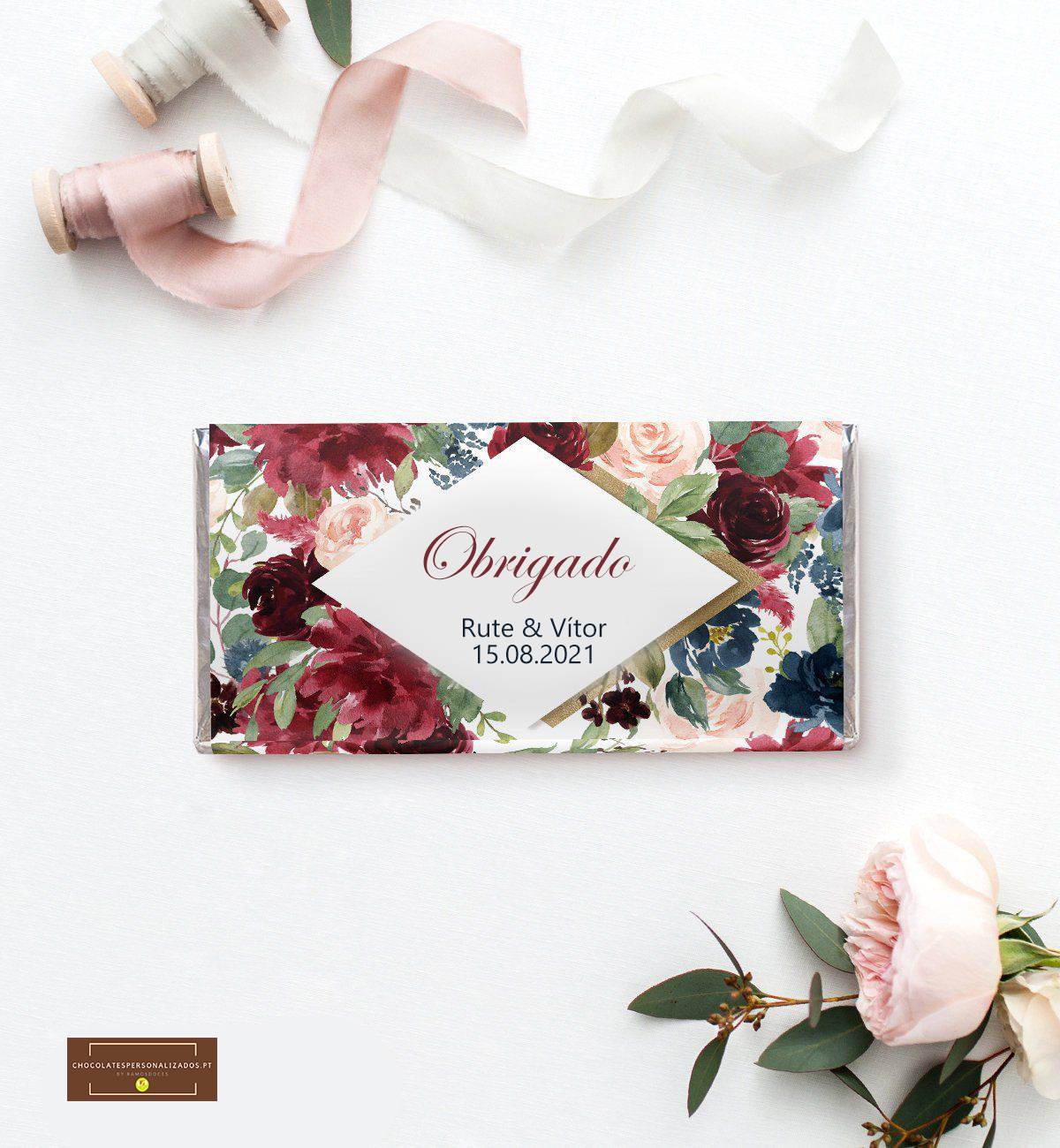 Barra de chocolate com embalagem floral e etiqueta personalizada