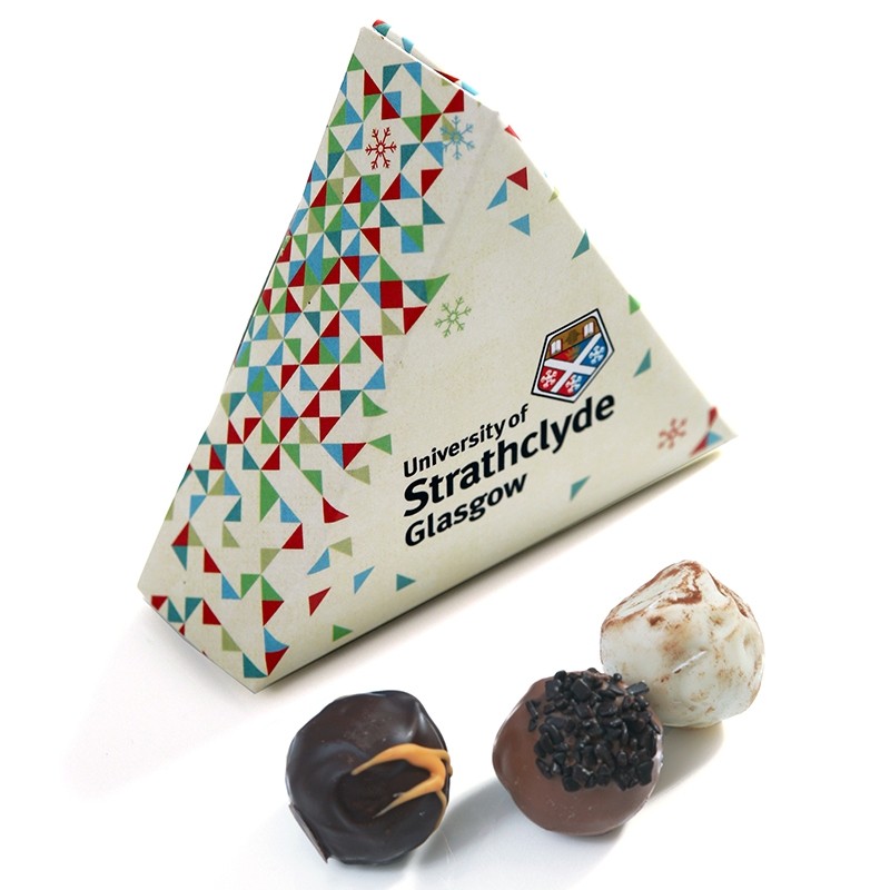 Embalagem triangular de chocolates da University of Strathclyde Glasgow com três bombons