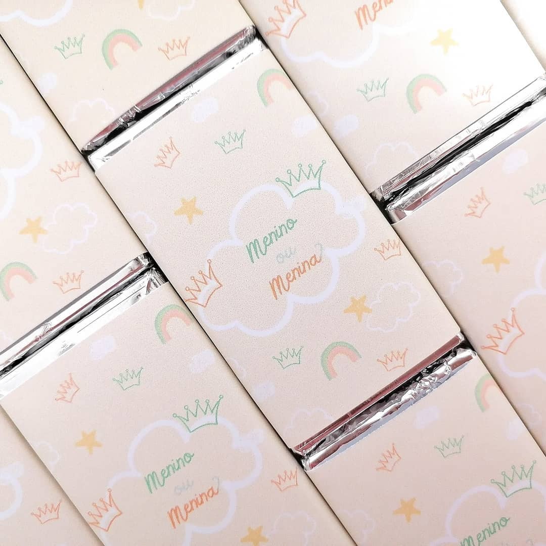 Embalaens retangulares com padrão pastel e texto 'Menino ou Menina'