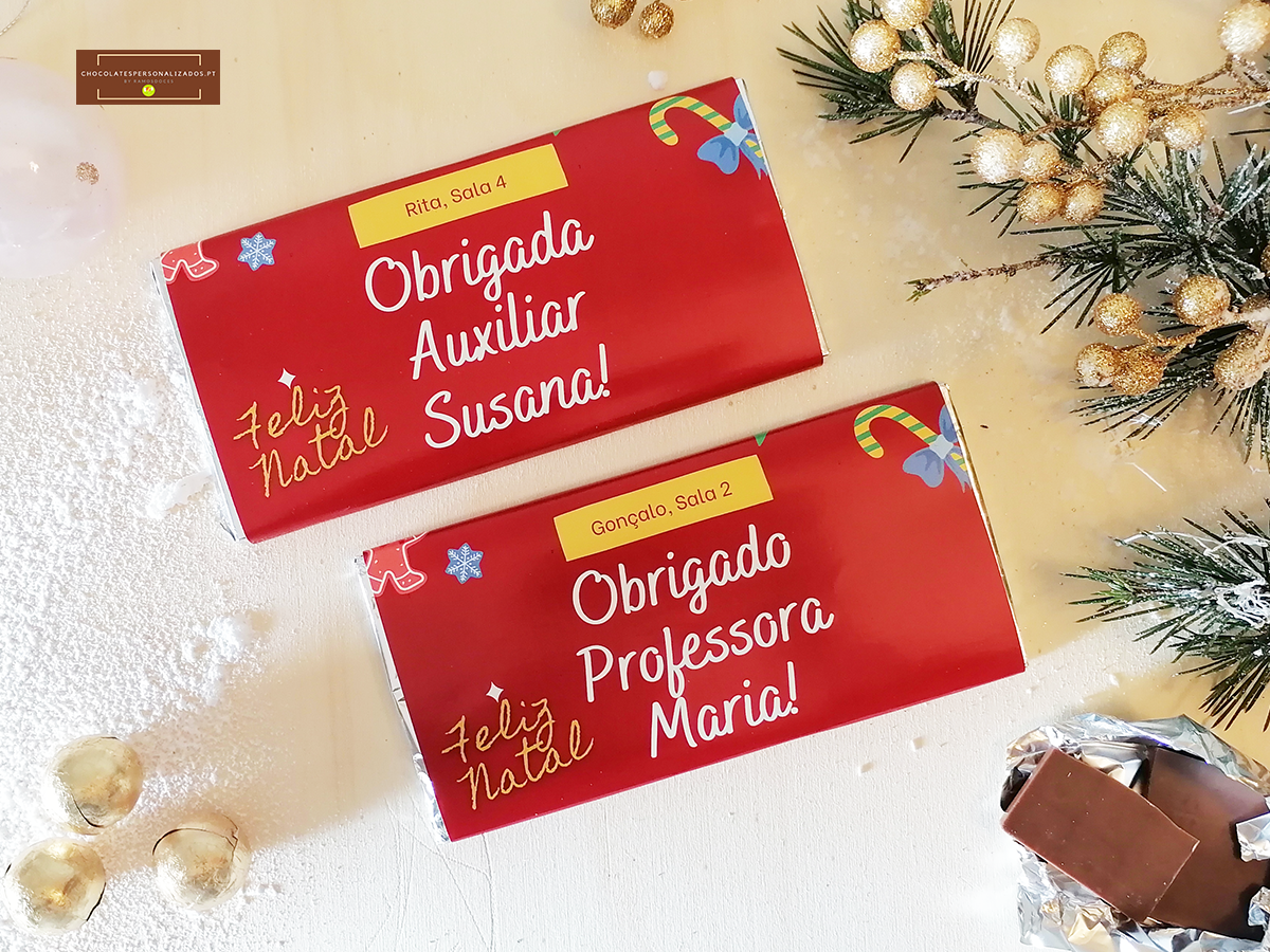 Duas barras de chocolate com mensagem de agradecimento personalizadas em embalagem vermelha com decoração natalícia