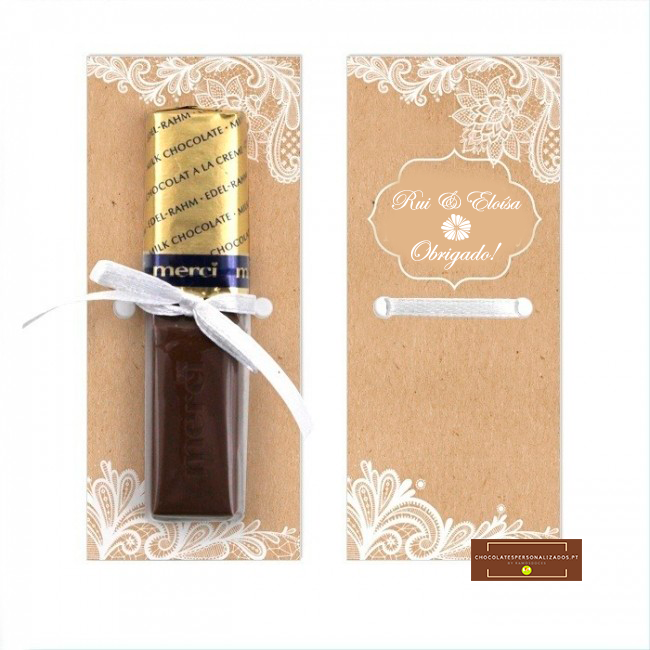 Embalagem castanha decorada com barra de chocolate Merci e texto personalizado