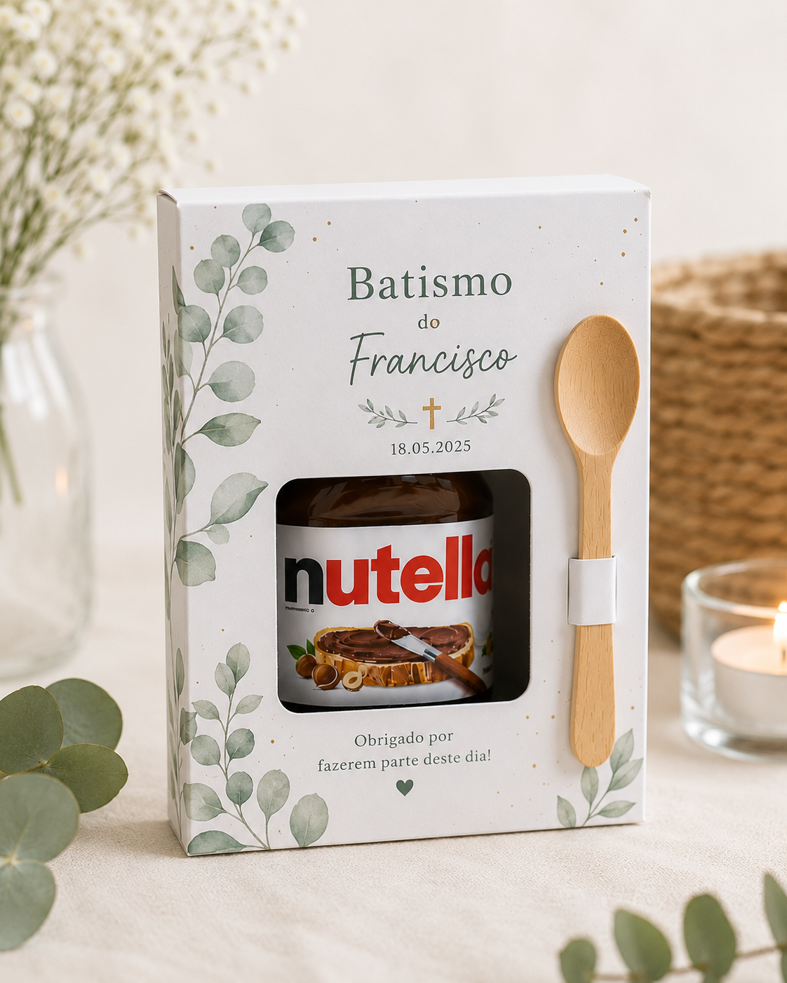 Caixa de batismo com frasco de Nutella e colher de madeira