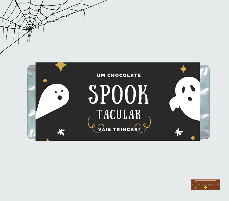 Barra de chocolate com etiqueta preta temática de Halloween e desenhos de fantasmas
