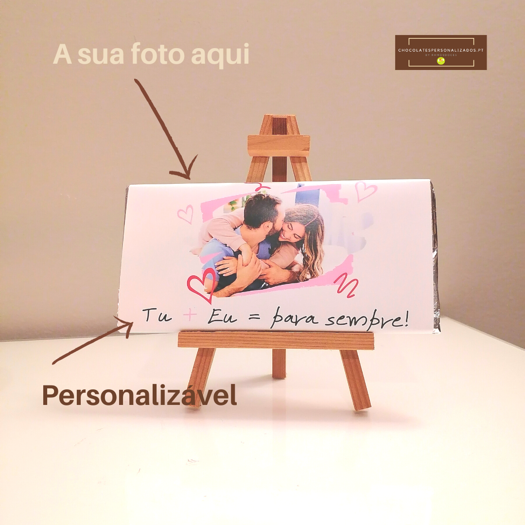 Mini cavalete branco personalizável com foto de casal e texto em português