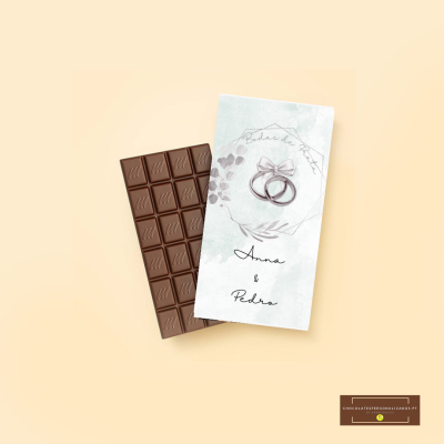 Barra de chocolate com embalagem personalizada de casamento com nomes Anna & Pedro e ilustração de alianças