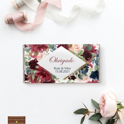 Barra de chocolate com embalagem floral e etiqueta personalizada