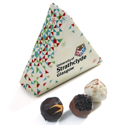Embalagem triangular de chocolates da University of Strathclyde Glasgow com três bombons