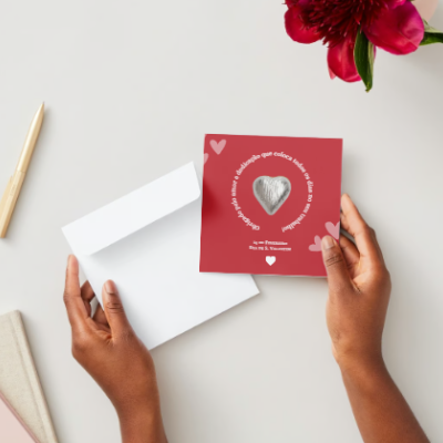 Postal&#x20;com&#x20;Bombom&#x20;de&#x20;Chocolate&#x20;formato&#x20;Cora&#x00E7;&#x00E3;o&#x20;para&#x20;o&#x20;Dia&#x20;de&#x20;S&#x00E3;o&#x20;Valentim
