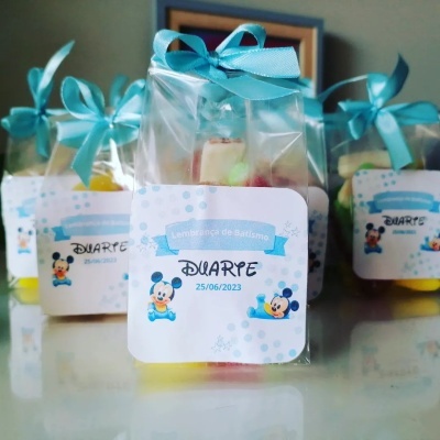 Saquinhos&#x20;de&#x20;Gomas&#x20;ou&#x20;Rebu&#x00E7;ados&#x20;personalizados&#x20;e&#x20;com&#x20;la&#x00E7;o