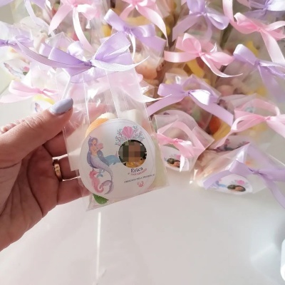 Saquinhos&#x20;de&#x20;Gomas&#x20;ou&#x20;Rebu&#x00E7;ados&#x20;personalizados&#x20;e&#x20;com&#x20;la&#x00E7;o