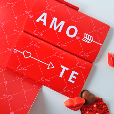 Duo&#x20;Delicioso&#x3A;&#x20;2&#x20;Tabletes&#x20;de&#x20;Chocolate&#x20;que&#x20;formam&#x20;a&#x20;palavra&#x20;AMO-TE&#x20;e&#x20;personaliz&#x00E1;vel
