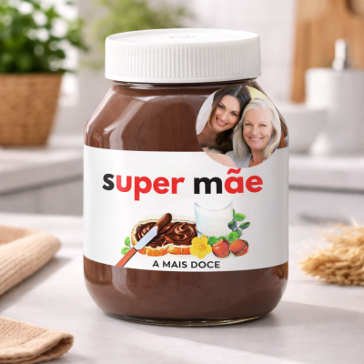 Frasco de creme de chocolate super mãe com rótulo branco e imagem de duas mulheres.