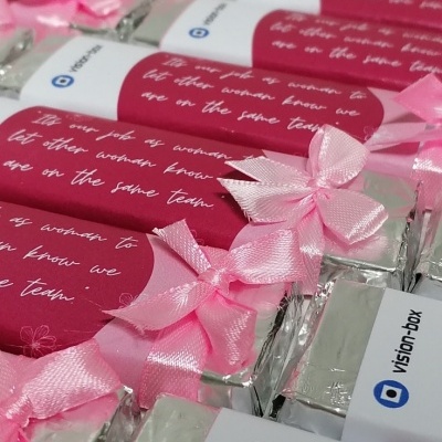 Mini&#x20;Chocolates&#x20;50gr&#x20;com&#x20;o&#x20;logotipo&#x20;da&#x20;empresa