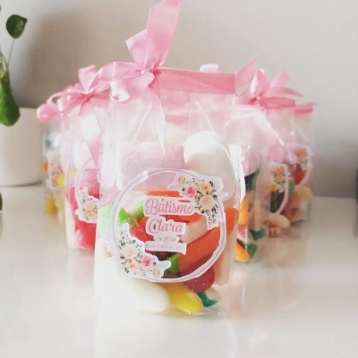 Saquinhos&#x20;de&#x20;Gomas&#x20;ou&#x20;Rebu&#x00E7;ados&#x20;personalizados&#x20;e&#x20;com&#x20;la&#x00E7;o