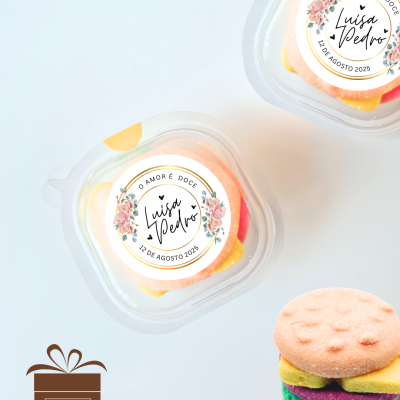 doces coloridos embalados e mini sanduíche doce colorido