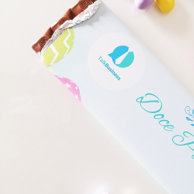 Chocolate&#x20;Gigante&#x20;com&#x20;tema&#x20;P&#x00E1;scoa&#x20;Personalizado&#x20;para&#x20;Empresas