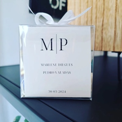 Caixas&#x20;Cubo&#x20;Transparentes&#x20;Personaliz&#x00E1;veis&#x20;-&#x20;Rebu&#x00E7;ados,&#x20;Gomas&#x20;ou&#x20;Chocolates